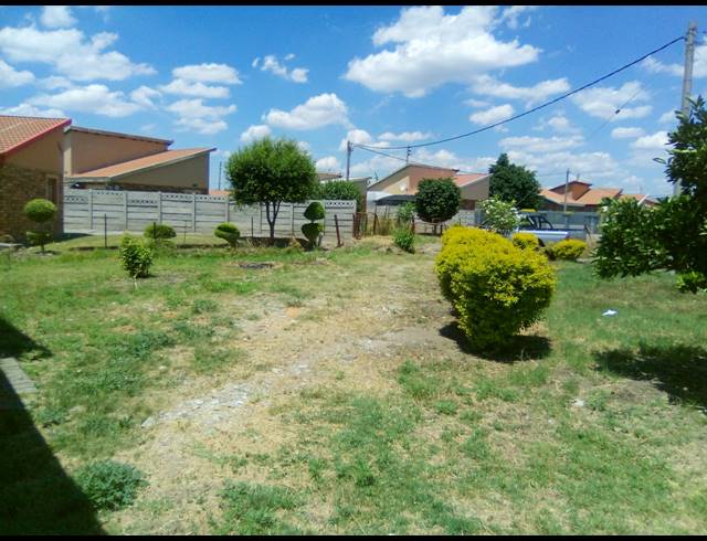 2 BEDROOM HOUSE FOR SALE IN SERALENG